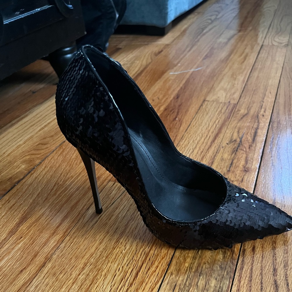 Saks brand ava and Aiden. New worn in house